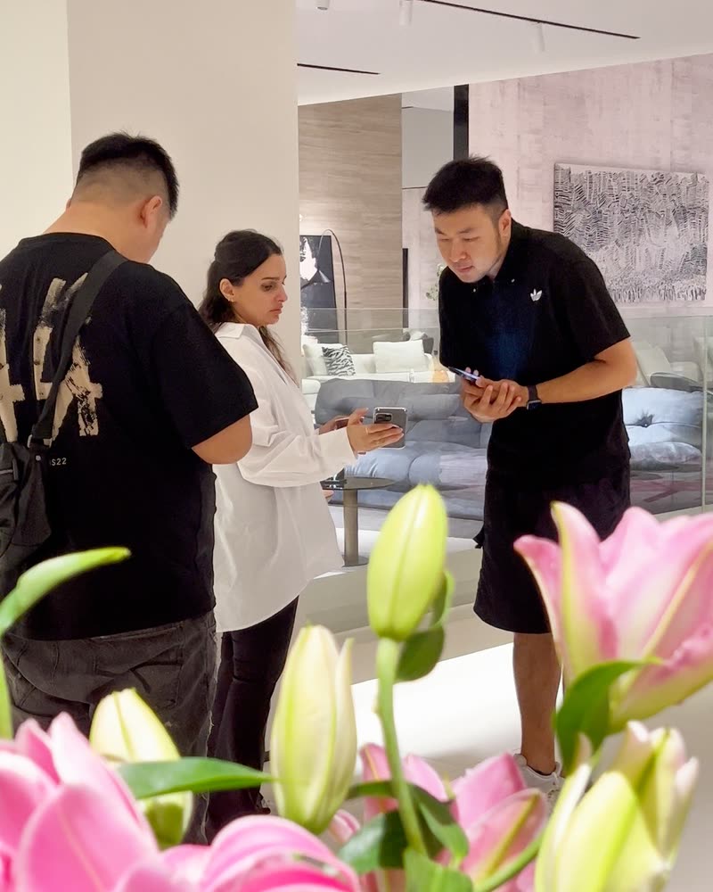 美国客户 Sarah 与觅宅团队选购家具