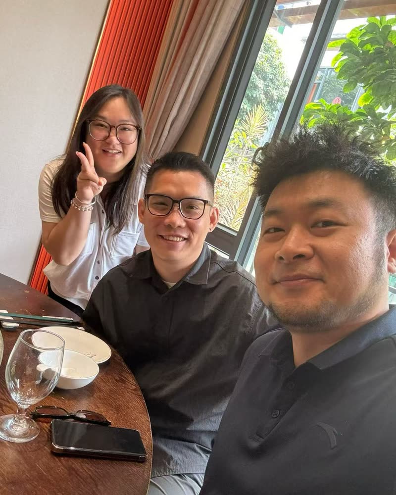 马来西亚客户 Tuck 和 JingJing 与觅宅团队合影